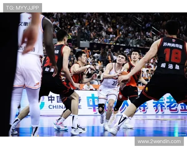 中国男篮在北京比赛：激情对决展现篮球魅力与团队精神
